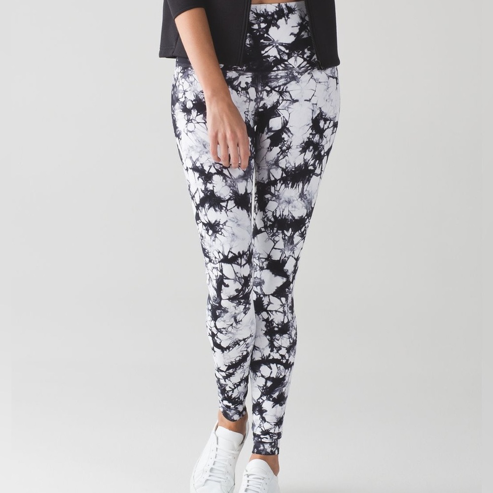 Women’s size 8 lululemon shibori leggings